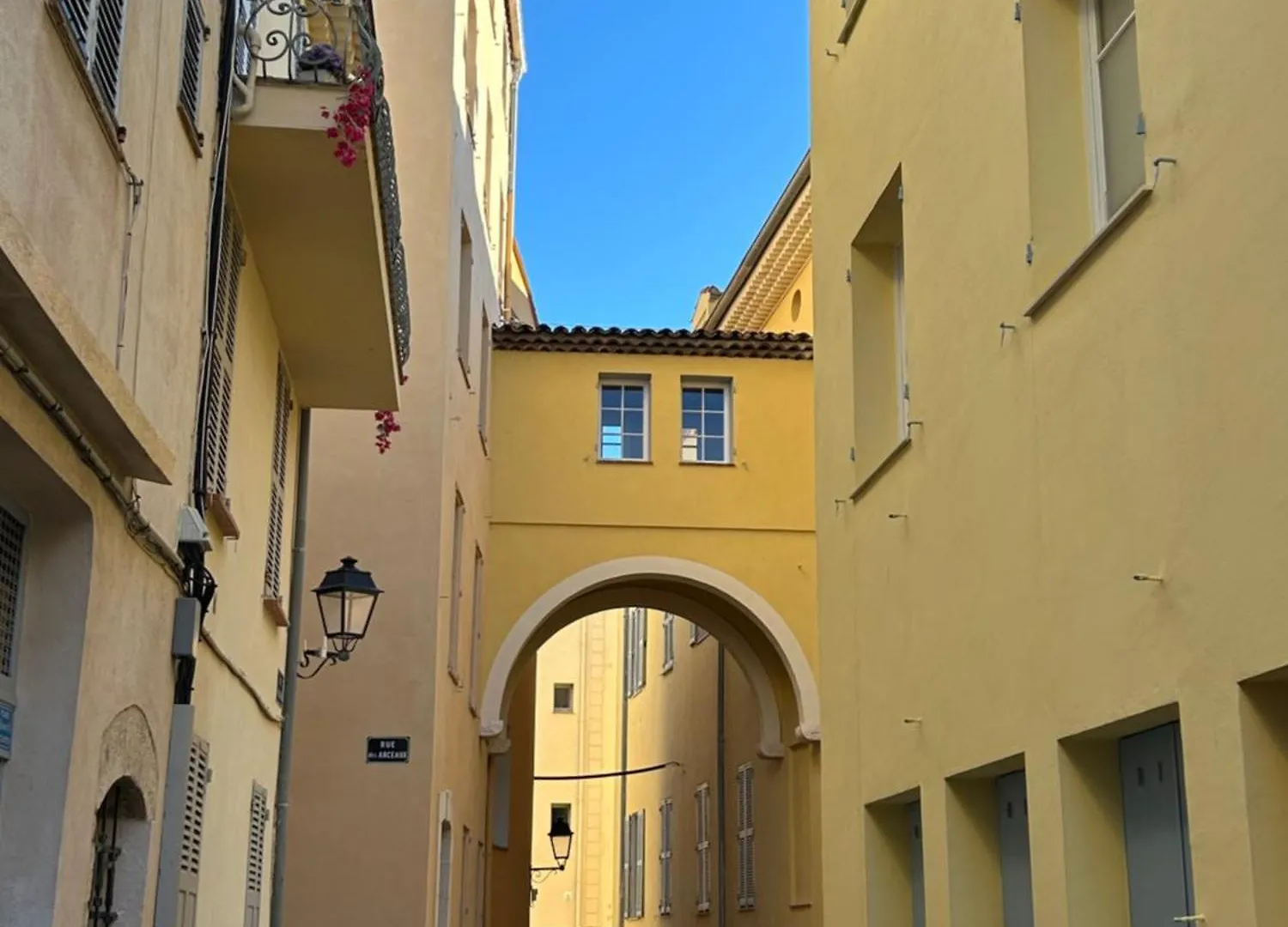 Charmant 3 Pieces Renove Au Coeur Du Vieil Antibes France